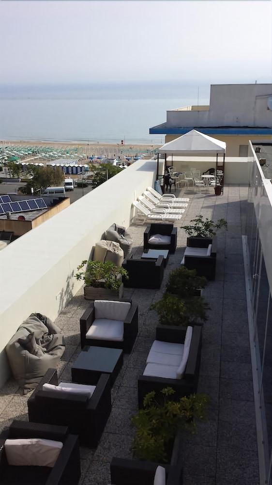 Residence Hotel Rubino Fogliano Marina Zewnętrze zdjęcie