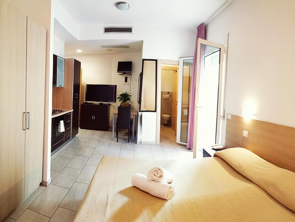Residence Hotel Rubino Fogliano Marina Zewnętrze zdjęcie