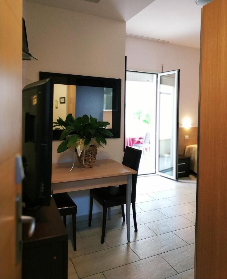 Residence Hotel Rubino Fogliano Marina Zewnętrze zdjęcie