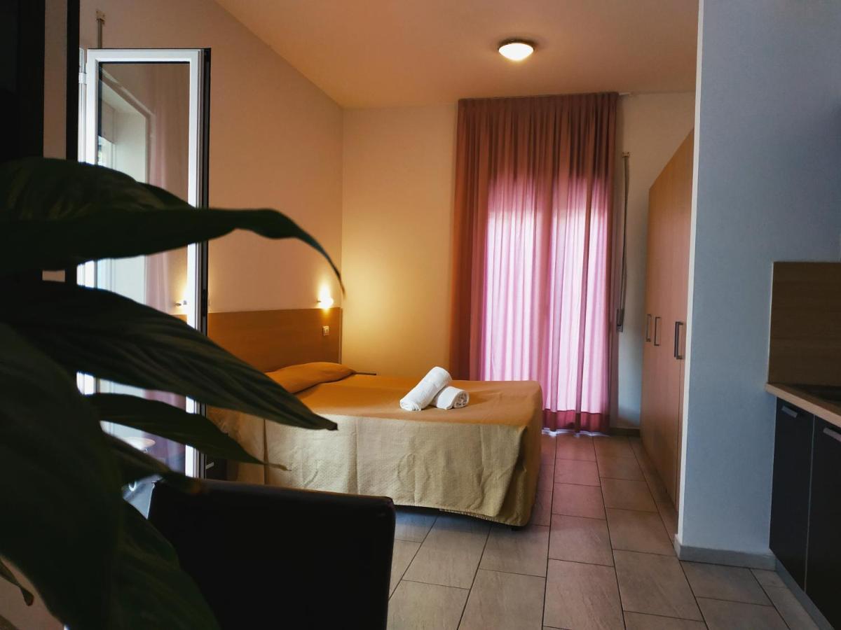 Residence Hotel Rubino Fogliano Marina Zewnętrze zdjęcie