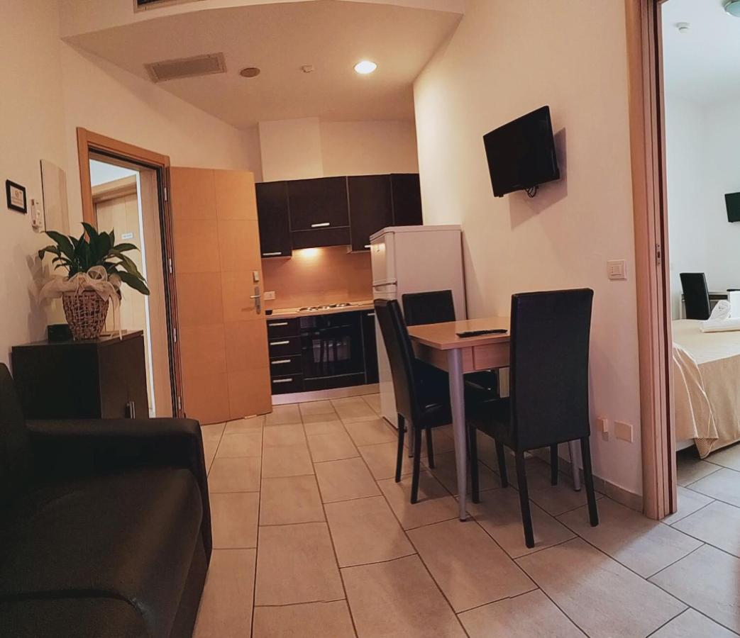 Residence Hotel Rubino Fogliano Marina Zewnętrze zdjęcie