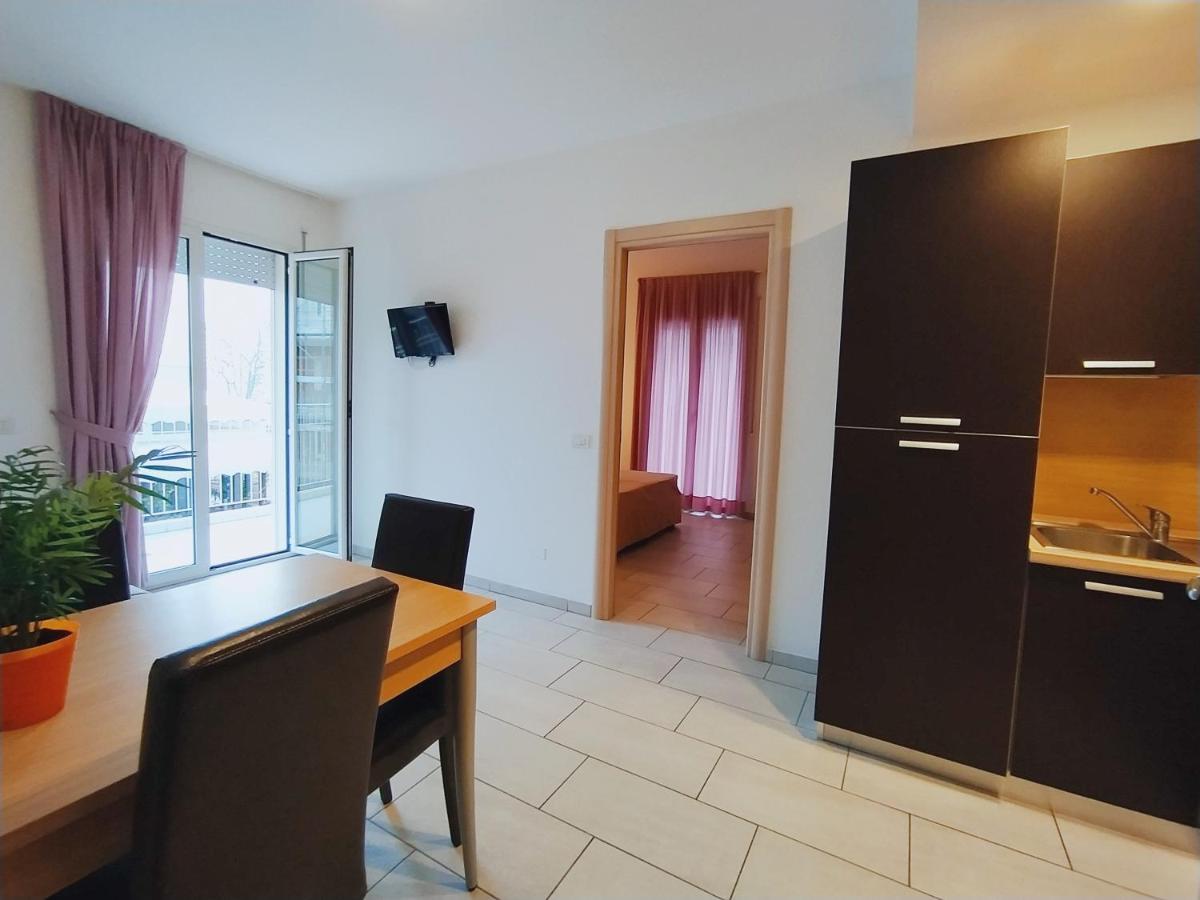 Residence Hotel Rubino Fogliano Marina Zewnętrze zdjęcie