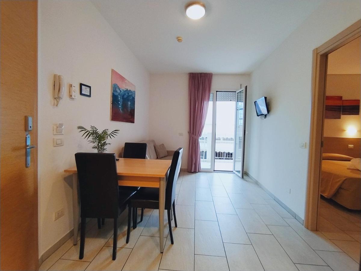 Residence Hotel Rubino Fogliano Marina Zewnętrze zdjęcie