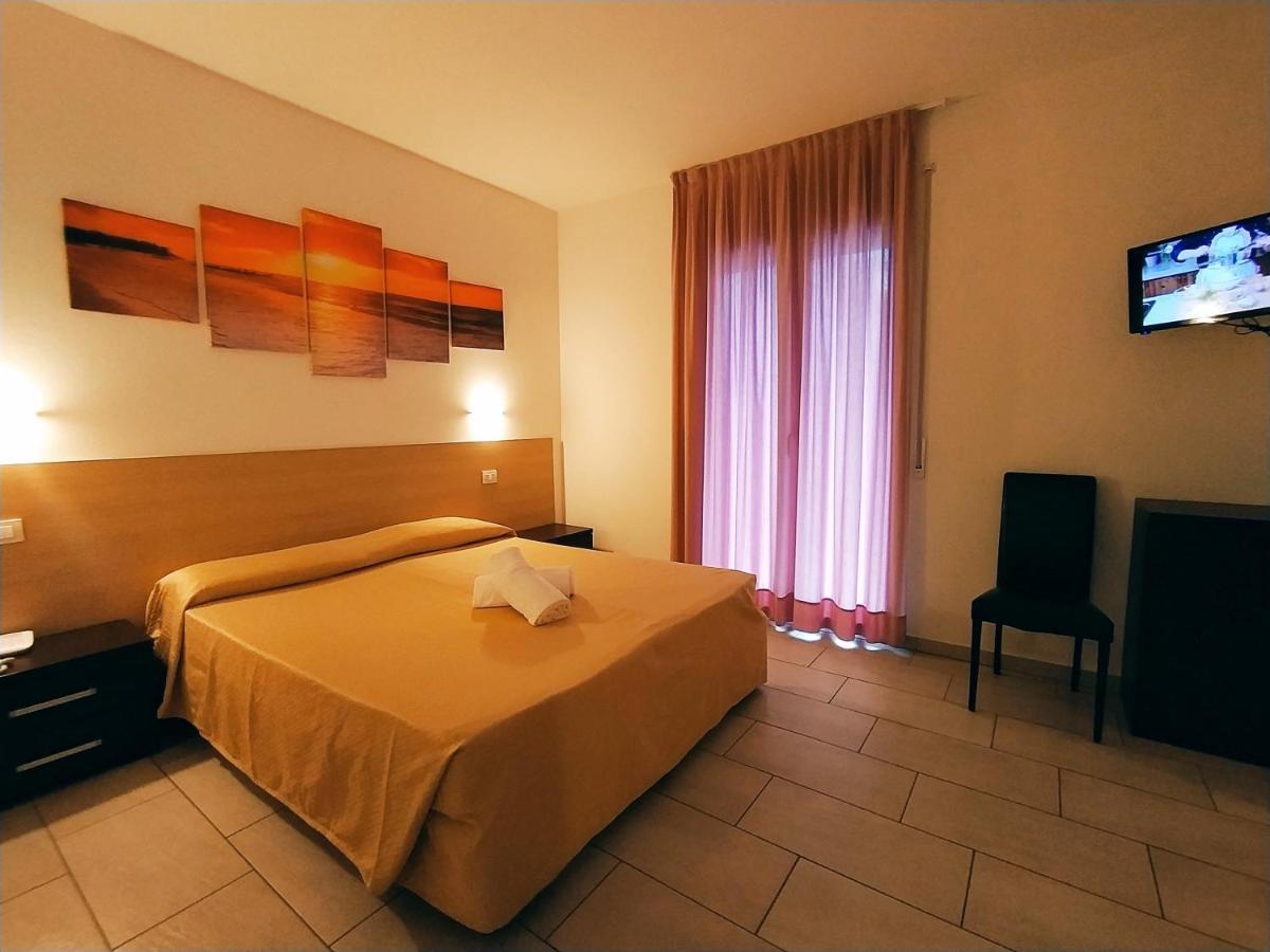 Residence Hotel Rubino Fogliano Marina Zewnętrze zdjęcie